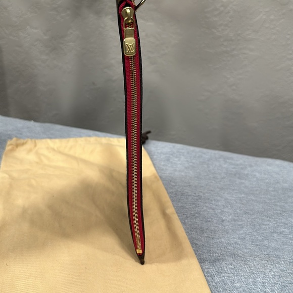 Louis Vuitton Monogram Wristlet In Excellent Condition - Picture 10 of 16